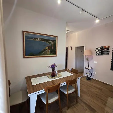 Villa Don House Golem (Tirana)
