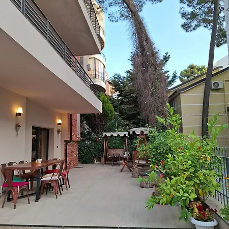 Don House * Golem (Tirana)