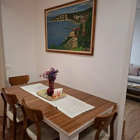 Villa Don House Golem (Tirana)