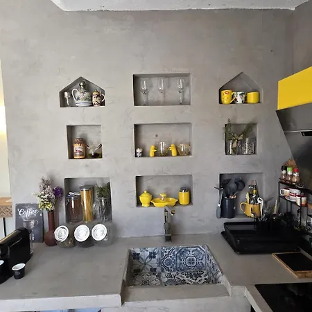 Don House * Golem (Tirana)